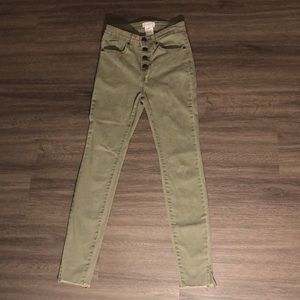 Cute green skinny jeans!